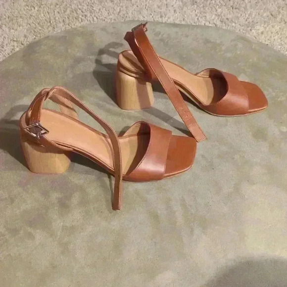 Universal Thread heels, brown, size 8.5 - Picture 2 of 9